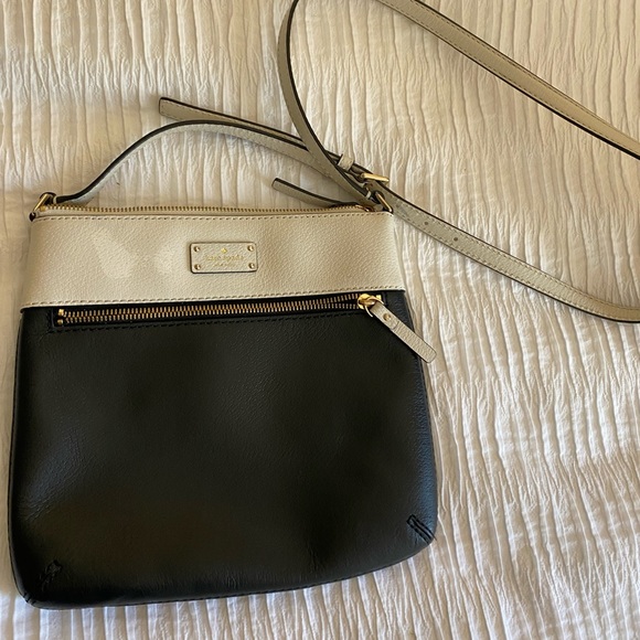 kate spade Handbags - Kate Spade Crossbody